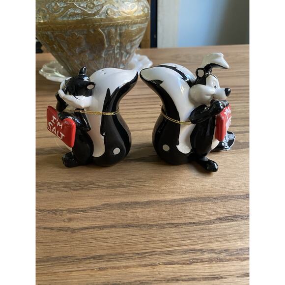 Vintage Looney Tunes Pepe Le Pew Penelope Skunk Warner Bros Salt Pepper Shakers - Picture 3 of 7